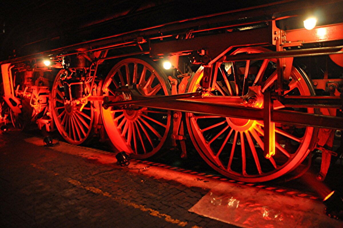 Nacht der Giganten 03 2295-8 im Bahnpark Augsburg am 15.03.2013.