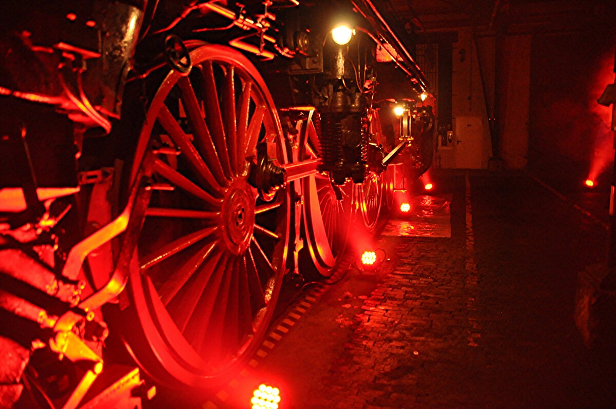 Nacht der Giganten 03 2295-8 im Bahnpark Augsburg am 15.03.2013.