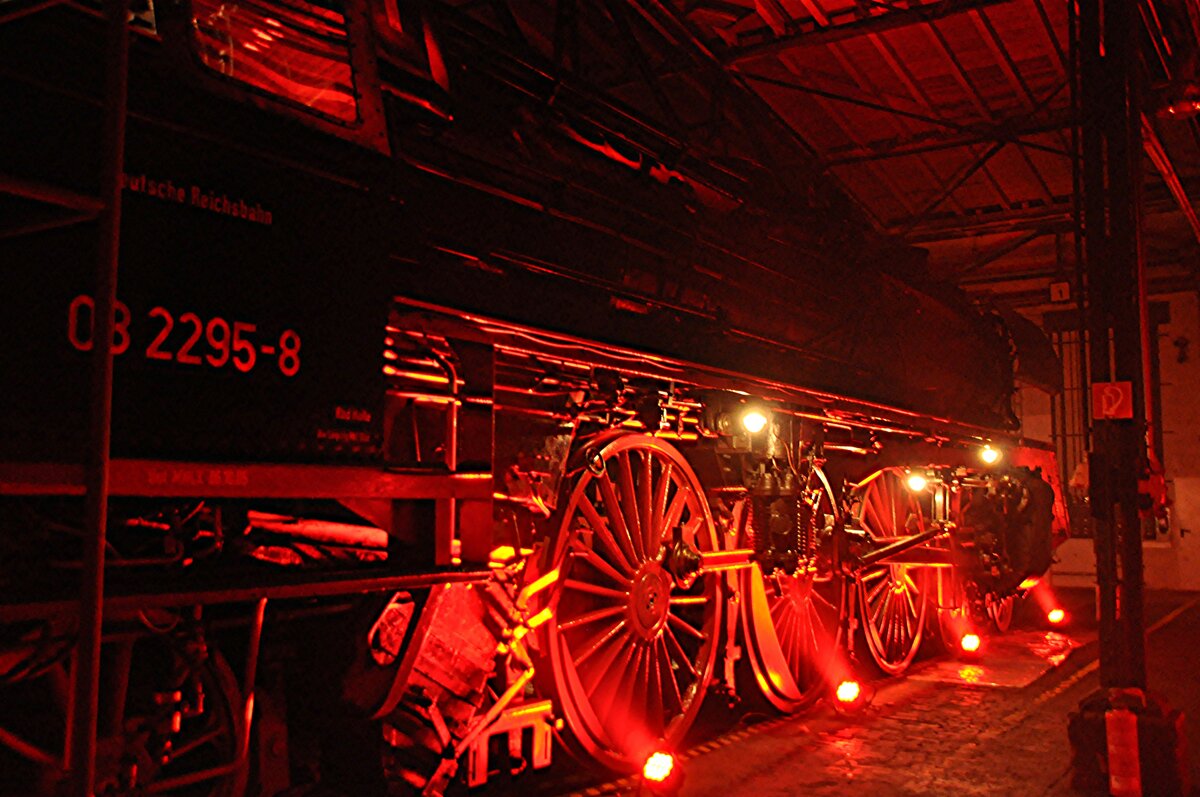 Nacht der Giganten 03 2295-8 im Bahnpark Augsburg am 15.03.2013.