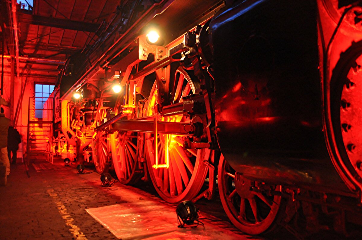 Nacht der Giganten 03 2295-8 im Bahnpark Augsburg am 15.03.2013.
