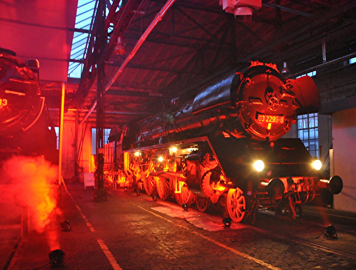 Nacht der Giganten 03 2295-8 im Bahnpark Augsburg am 15.03.2013.