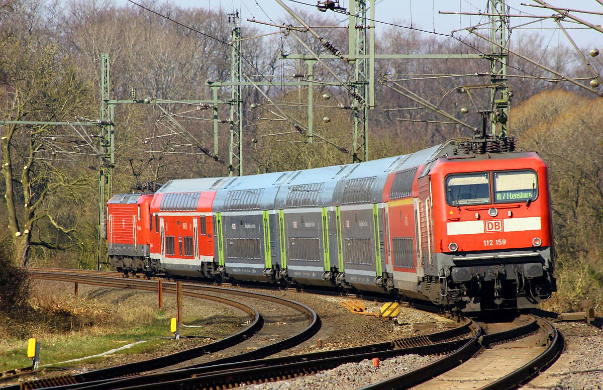 NAH.SH 112 181 mit RE 7 und 112 159 auf dem Weg nach Flensburg. Schleswig 17.03.16