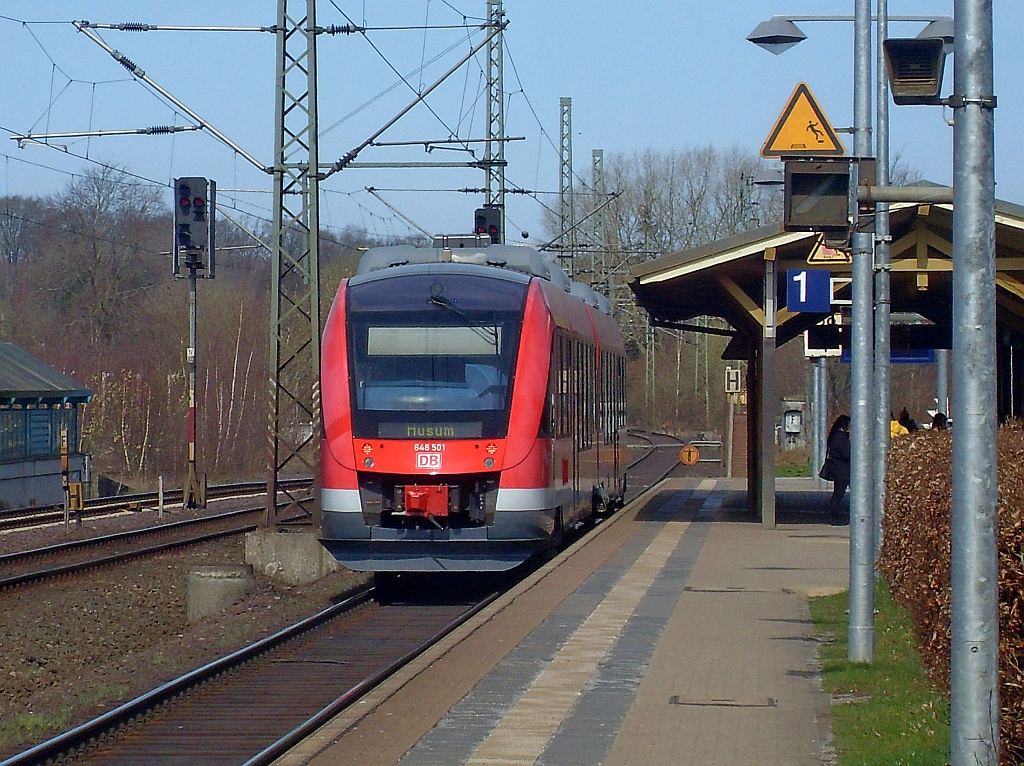 NAH.SH Lint 648 001/501 verlässt Schleswig Richtung Husum. 20.04.2013