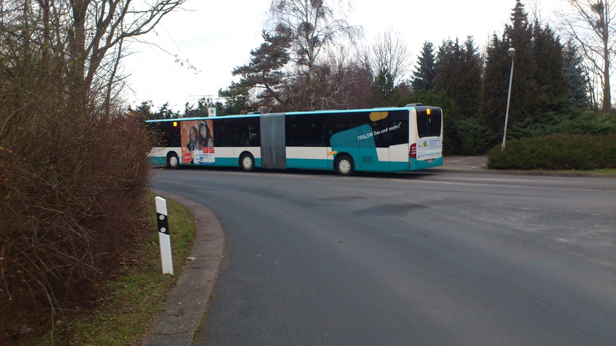 NB SW 560....auf dem weg zum bahnhof vom waldfriedhof
