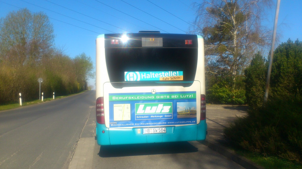 ...NB SW 584 und dann auch der Citaro G mit dem Heck der dieses Traffic Bord fr die Lutz Berufsbekleidung bekommen hat
...am Endhaltepunkt der Linie 8