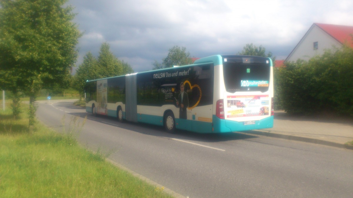 .....NB SW 594 noch in der ganzen länge zu sehen ein paar kleine Änderungen sind an den Citaro zusehen aber da musste man echt genau hinschauen weil das meiste hat sich im inneren geändert
....die zwei neuen werden dann zum Fahrplanwechsel der am 31.8.vollzogen wird,die Fahrzeuge ersetzen was zur Zeit dann die ältesten Wagen im Bestand waren,wobei es sich um
(NB SW 577,578)