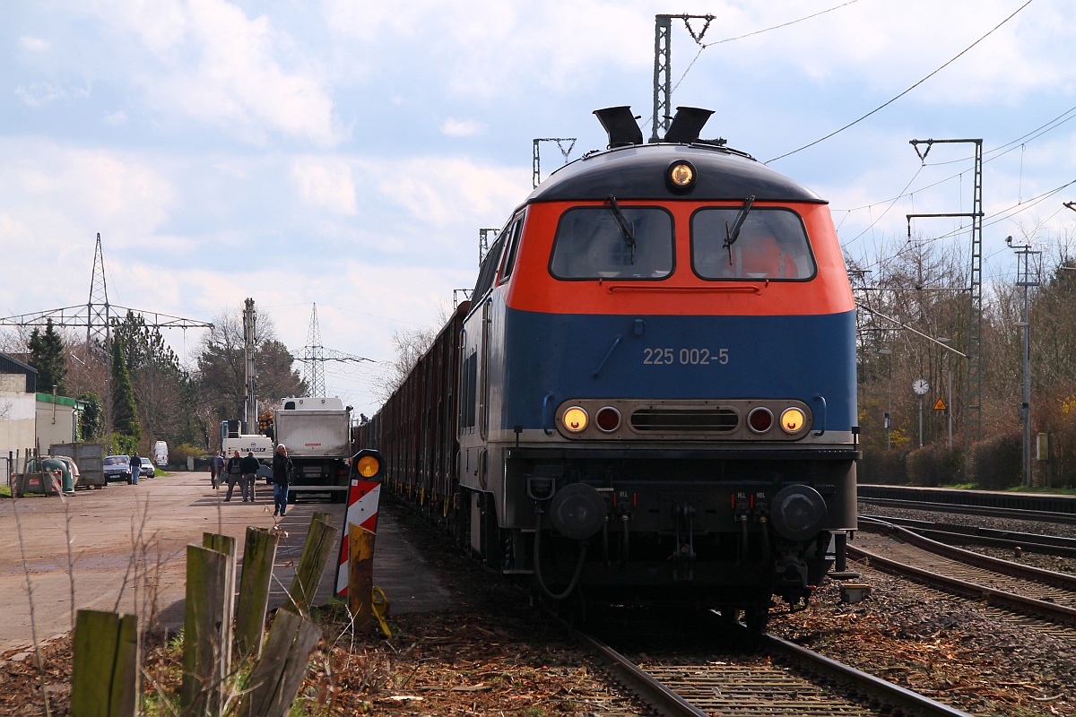 NBE 225 002-5 war am gestrigen Tag die zweite Lok die mit einem Dünger-Kalk Zug nach Jübek gefahren kam. Jübek-Ladestrasse 26.03.2014