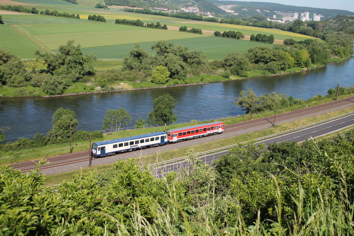 NE81 626 981-2 der Weser Ems und NE81 626 982 SWEG auf Überführungsfahrt Richtung Norden zwischen Himmelstadt und Karlstadt. 02.06.21