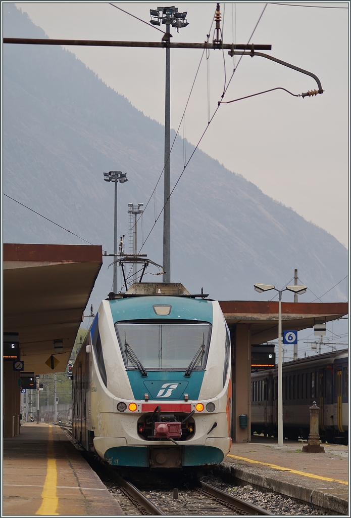 Neben den Dieseltreibzügen Aln 663 bedienn zunehmend aus elektrische  Minueto  die Strecke Domodossola - Novara.
Domodossola, den 3. April 2014 