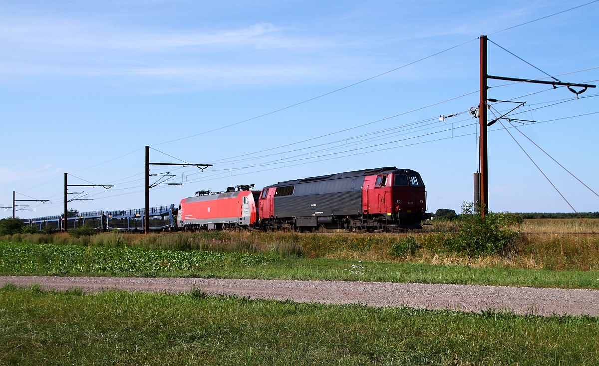 neg MZ 1439 als Zuglok der EG 3106 und einem Gz festgehalten in Fårhus bei Padborg. 08.08.14