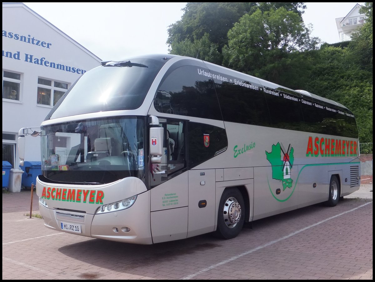 Neoplan Cityliner von Aschemeyer aus Deutschland im Stadthafen Sassnitz.