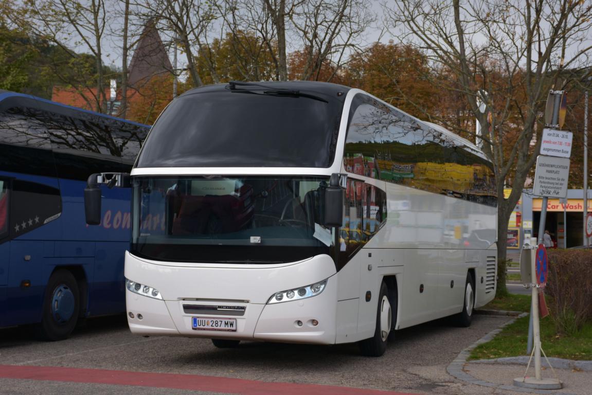 Neoplan Cityliner aus Obersterreich 10/2017 in Krems.