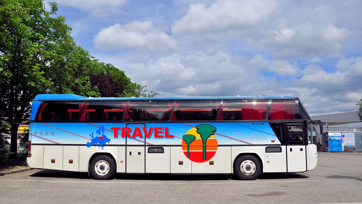 Neoplan Cityliner aus der UK am 26.5.2013 in Krems.