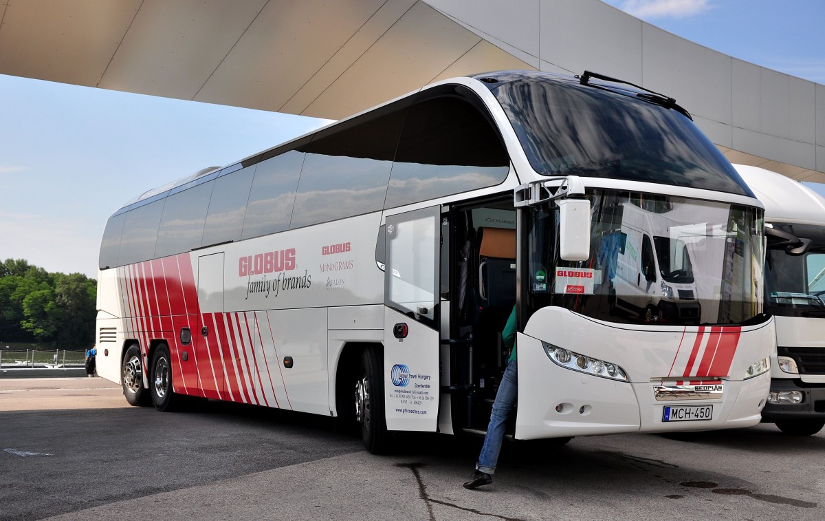 Neoplan Cityliner aus Ungarn am 17.Juli 2014 in Krems gesehen.