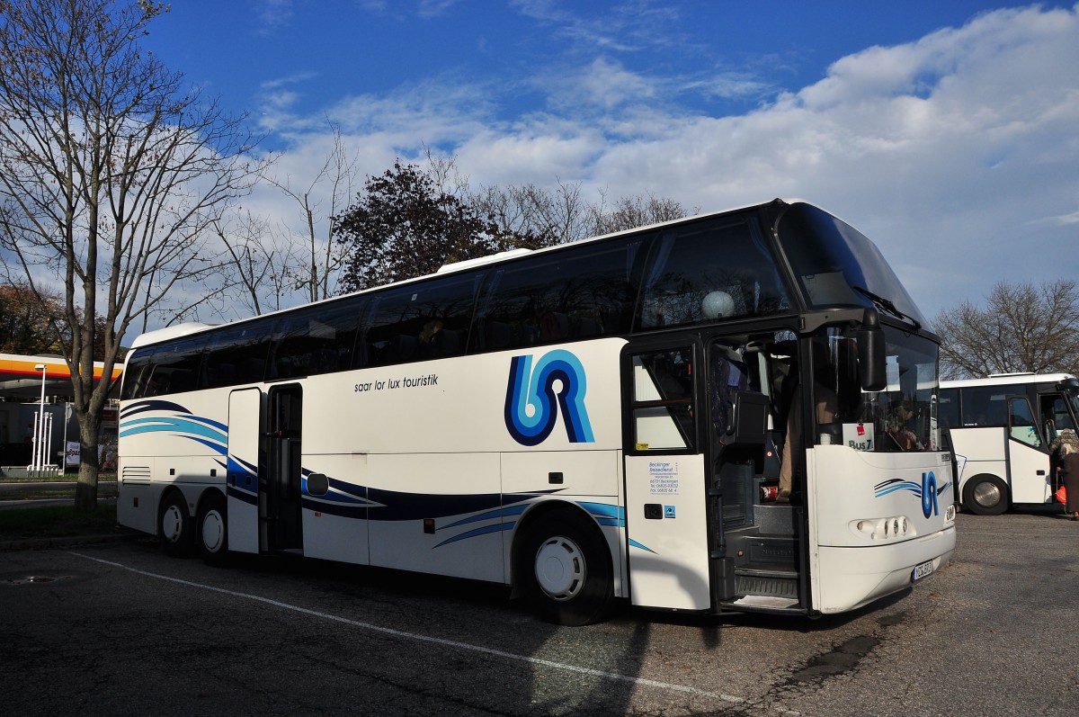 Neoplan Cityliner vom Beckinger Reisedienst aus der BRD am 21.10.2014 in Krems.