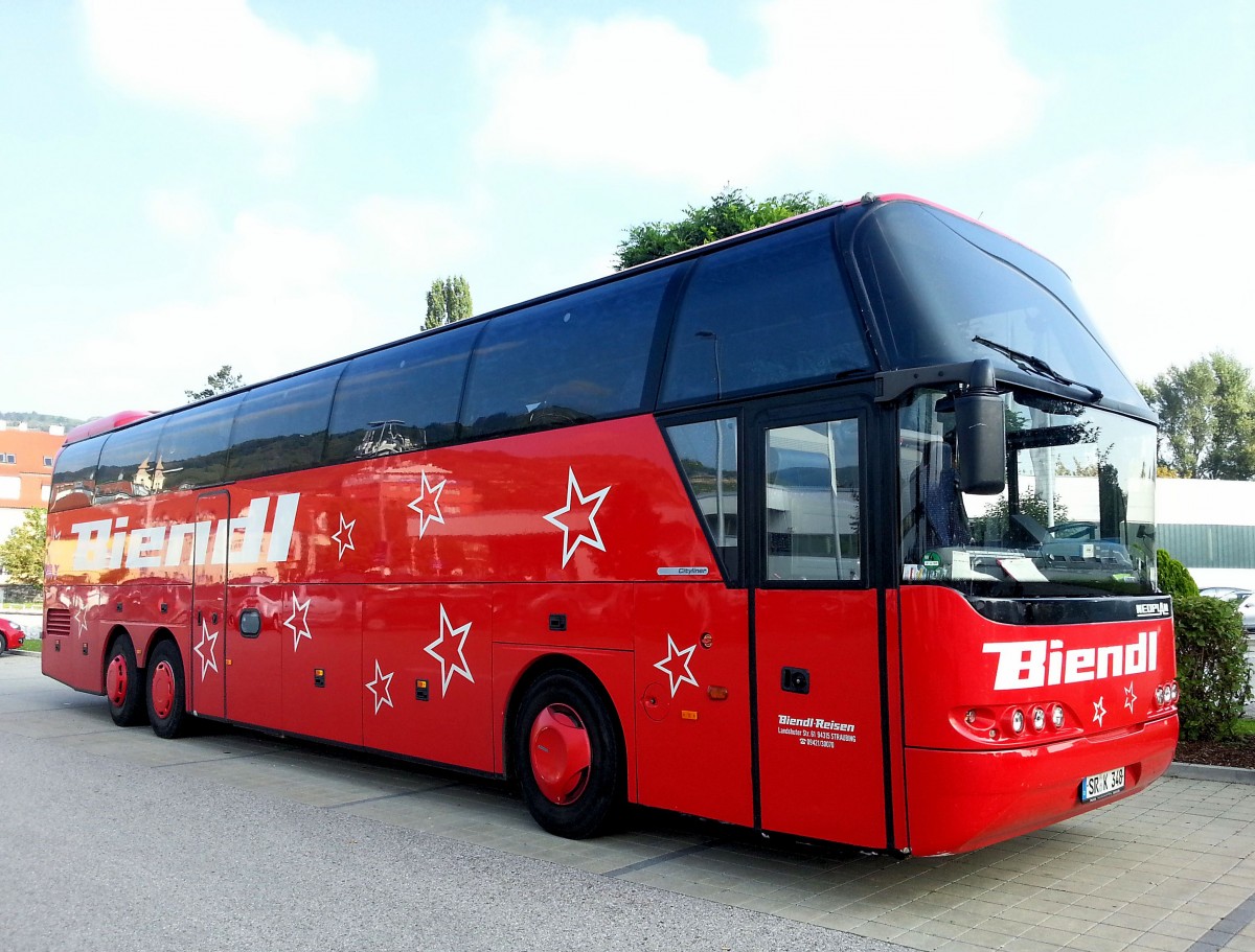 Neoplan Cityliner von Biendl Reisen aus der BRD am 8.Sept.2014 in Krems gesehen.