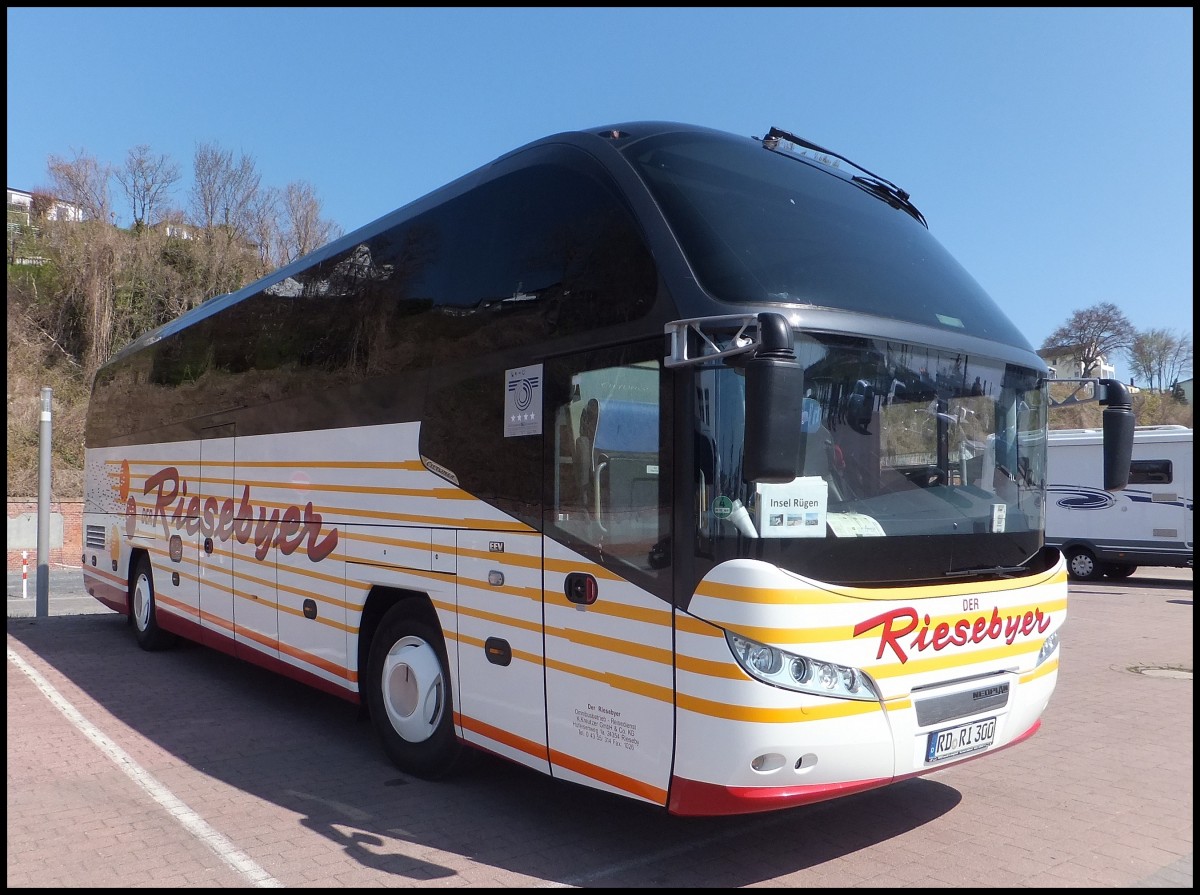 Neoplan Cityliner von Der Riesebyer aus Deutschland im Stadthafen Sassnitz.