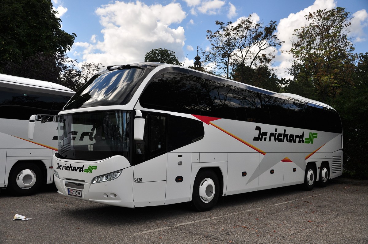 Neoplan Cityliner von Dr. Richard aus Wien am 17.August 2014 in Krems gesehen.