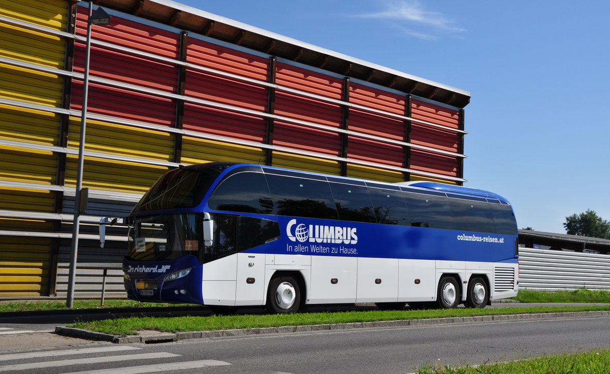 Neoplan Cityliner von Dr. Richard Reisen aus Wien in Krems gesehen.