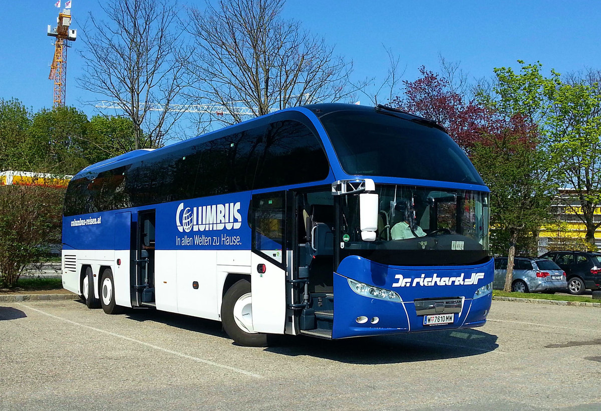 Neoplan Cityliner von Dr. Richard Reisen aus Wien in Krems.