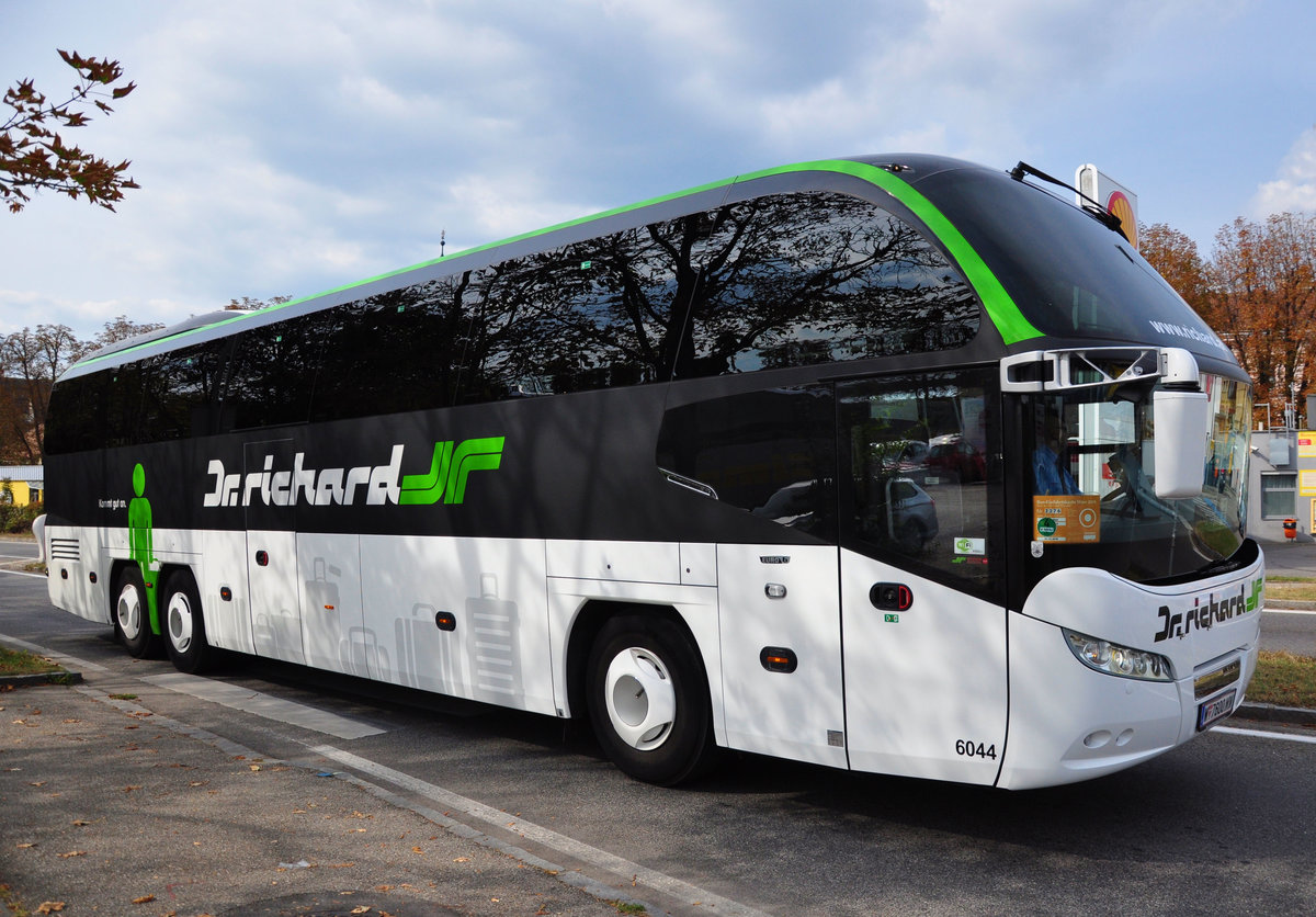 Neoplan Cityliner von Dr.Richard Reisen aus Wien in Krems.