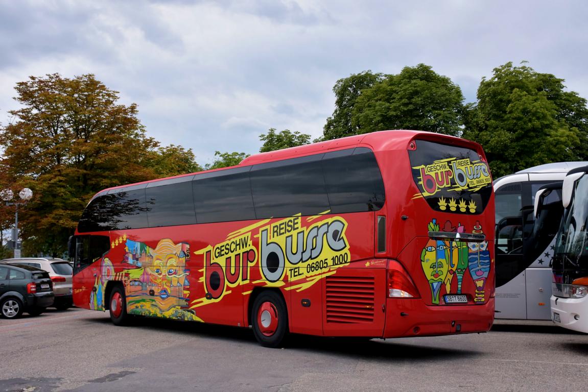 Neoplan Cityliner von Geschw. Bur Reisebusse aus der BRD 2017 in Krems.