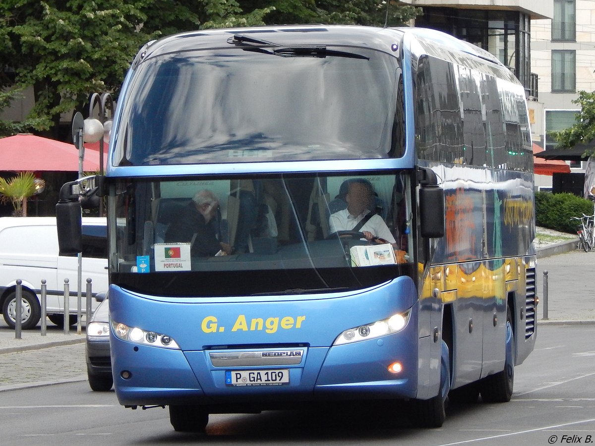 Neoplan Cityliner von Günter Anger aus Deutschland in Berlin.