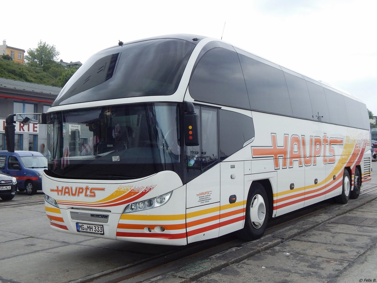 Neoplan Cityliner von Haupts aus Deutschland im Stadthafen Sassnitz. 