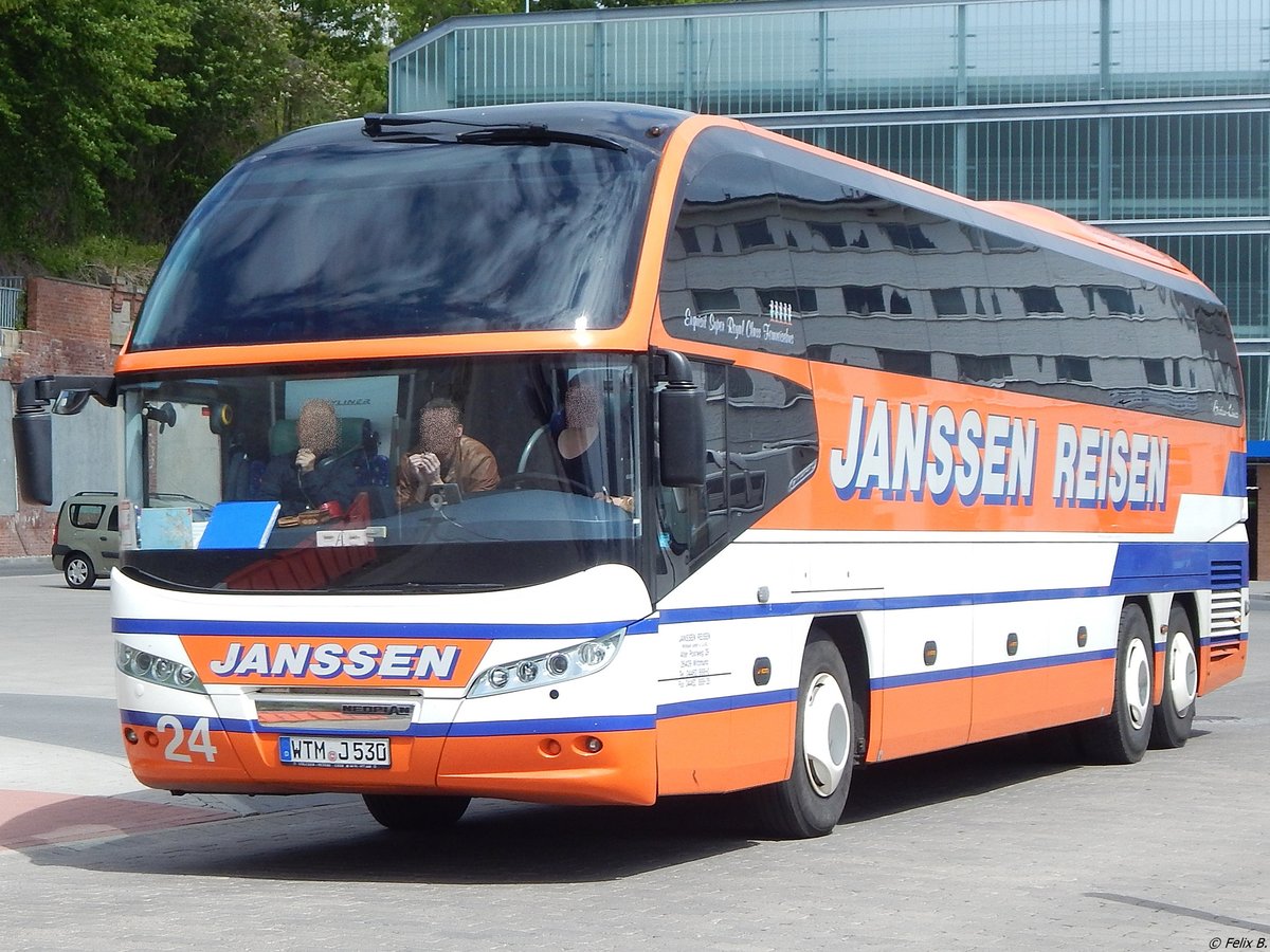 Neoplan Cityliner von Janssen Reisen aus Deutschland im Stadthafen Sassnitz. 