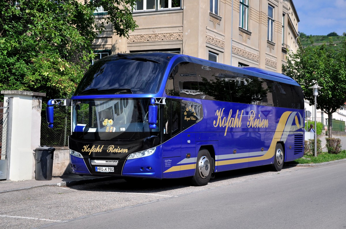 Neoplan Cityliner von Kofahl Reisen aus Deutschlang am 17.Juli 2014 in Krems gesehen.