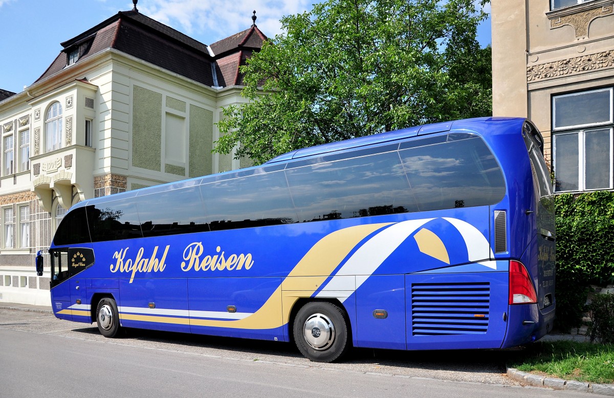 Neoplan Cityliner von Kofahl Reisen aus Deutschlang am 17.Juli 2014 in Krems gesehen.