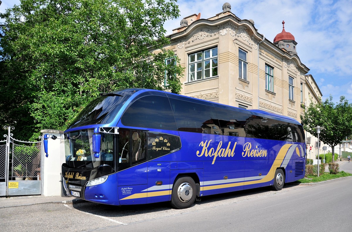 Neoplan Cityliner von Kofahl Reisen aus Deutschlang am 17.Juli 2014 in Krems gesehen.