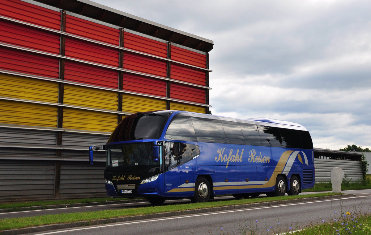 Neoplan Cityliner von Kofahl Reisen aus der BRD in Krems unterwegs.