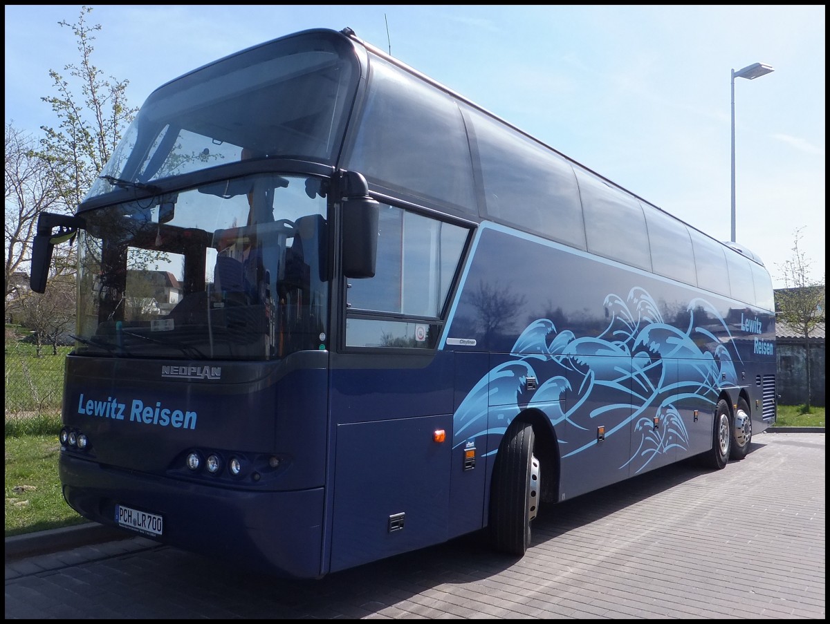 Neoplan Cityliner von Lewitz Reisen aus Deutschland in Bergen.