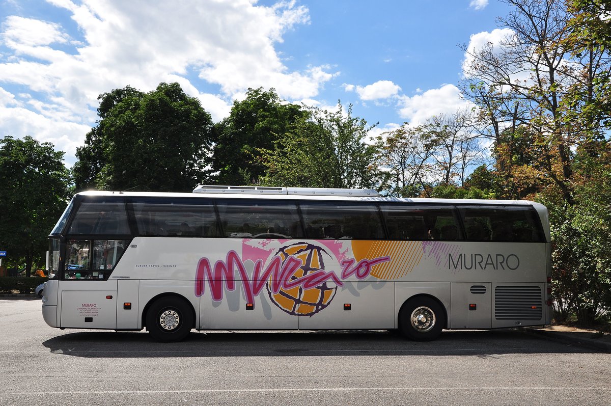 Neoplan Cityliner (N116) von Muraro aus Italien in Krems gesehen.