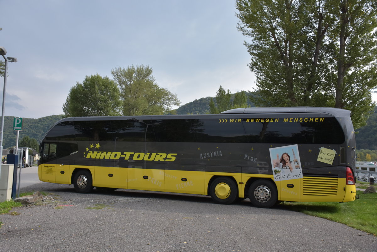 Neoplan Cityliner von NINO Tours aus der BRD 2017 in Krems.