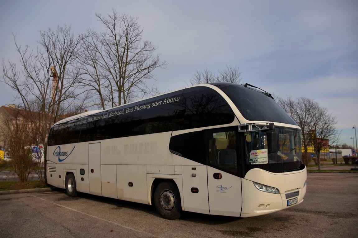 Neoplan Cityliner von Rab Tours aus der BRD im Dez. 2017 in Krems.