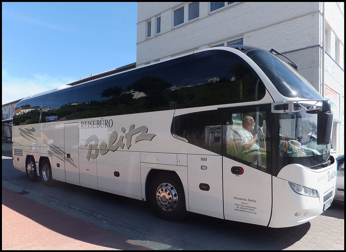 Neoplan Cityliner vom Reisebro Beelitz aus Deutschland im Stadthafen Sassnitz. 