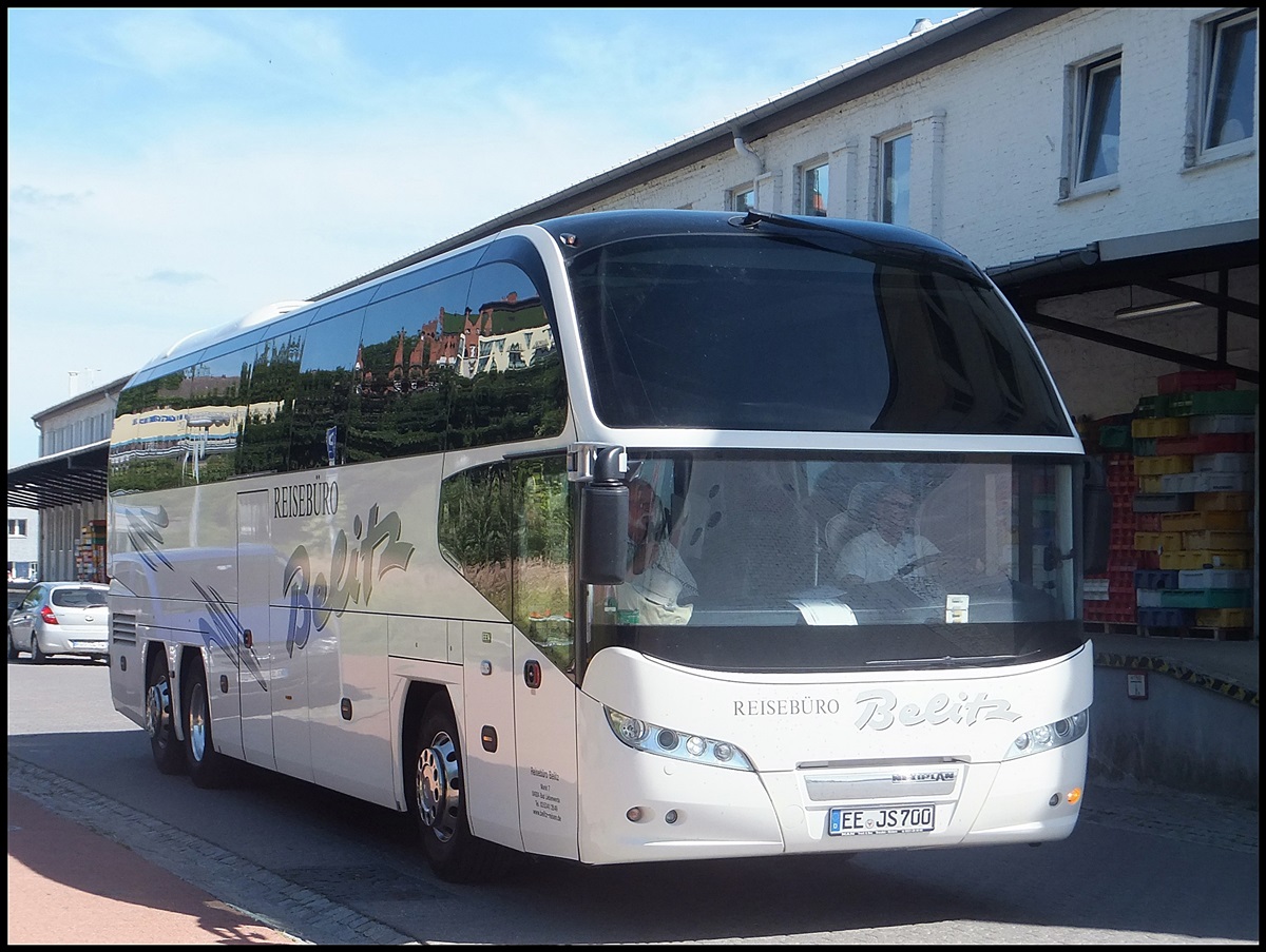 Neoplan Cityliner vom Reisebro Belitz aus Deutschland im Stadthafen Sassnitz. 