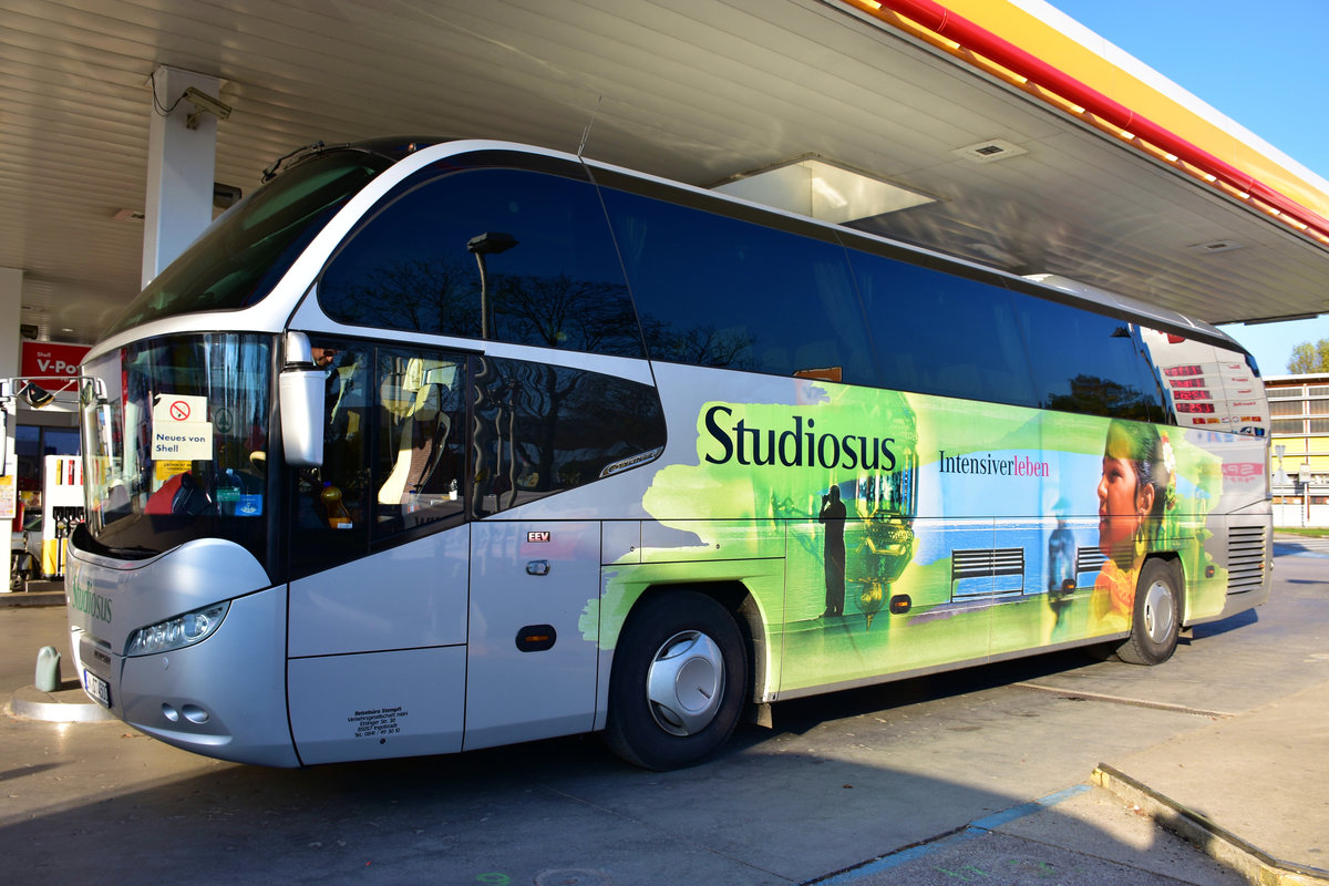 Neoplan Cityliner vom Reisebro Stempfl aus der BRD in Krems.