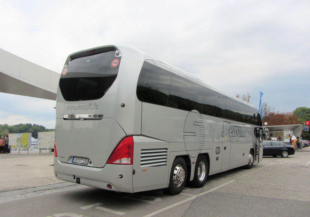 Neoplan Cityliner von Stempfl Reisen aus der BRD in Krems gesehen.