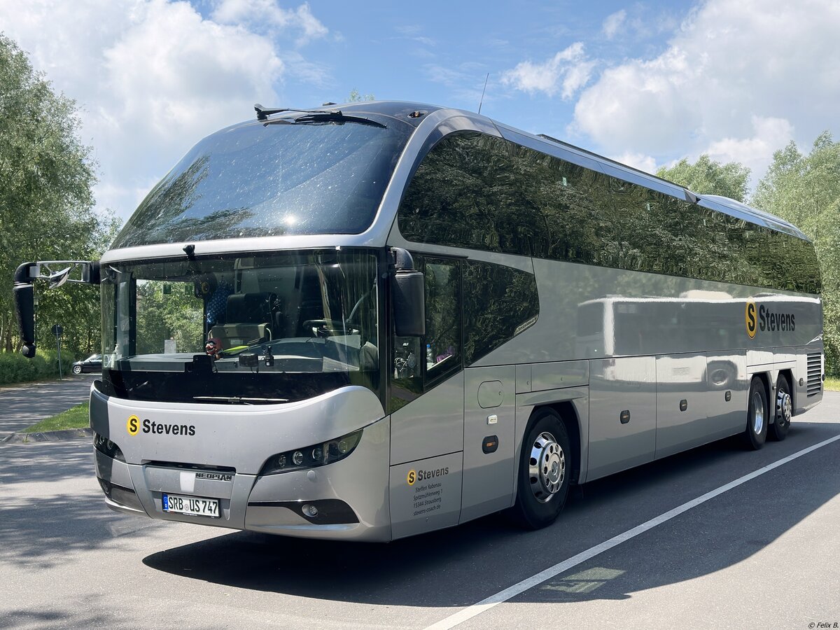 Neoplan Cityliner von Stevens Coach aus Deutschland in Plau am See.