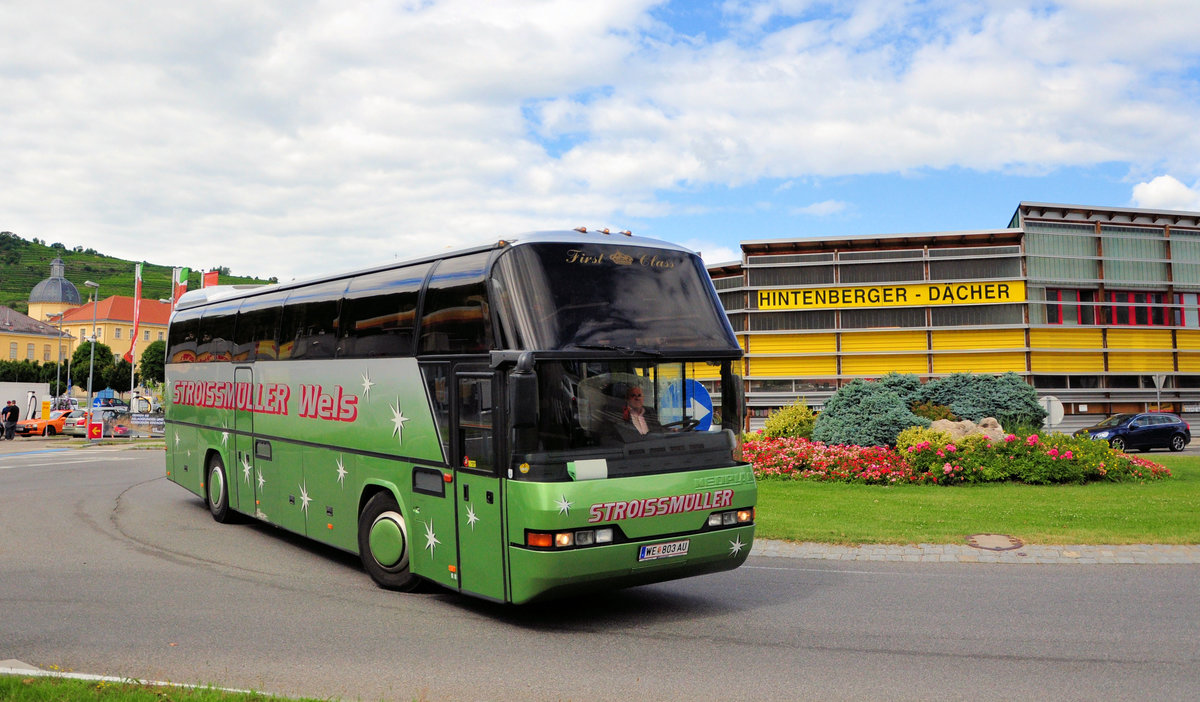 Neoplan Cityliner von Stroissmller aus Wels/Obersterreich in Krems gesehen.