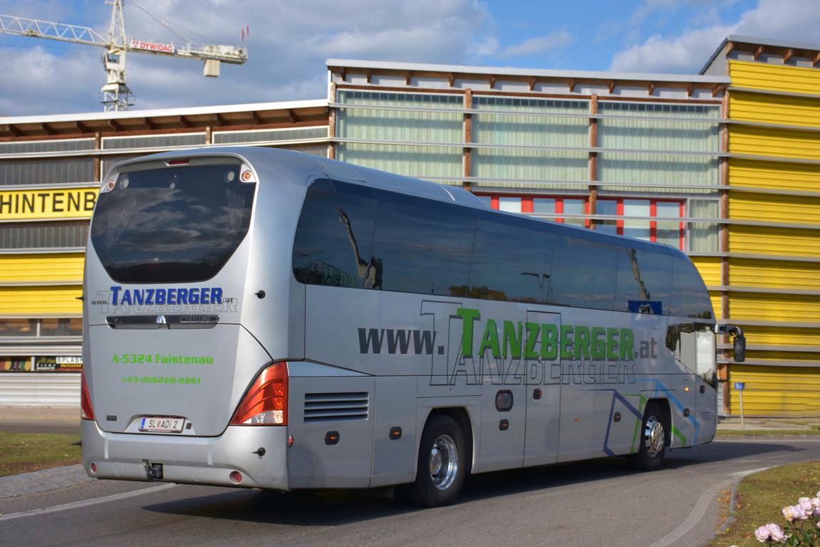 Neoplan Cityliner von Tanzberger Reisen aus sterreich 10/2017 in Krems.