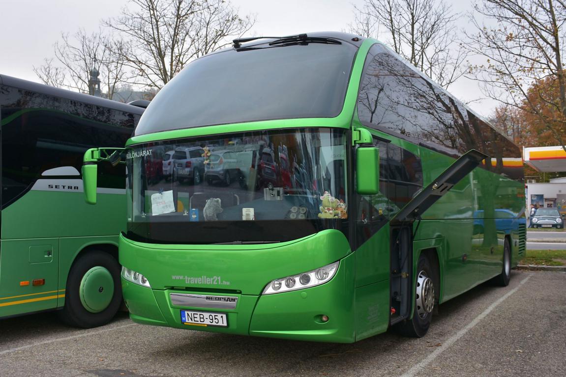 Neoplan Cityliner von Traveller21 Reisen aus Ungarn 2017 in Krems.