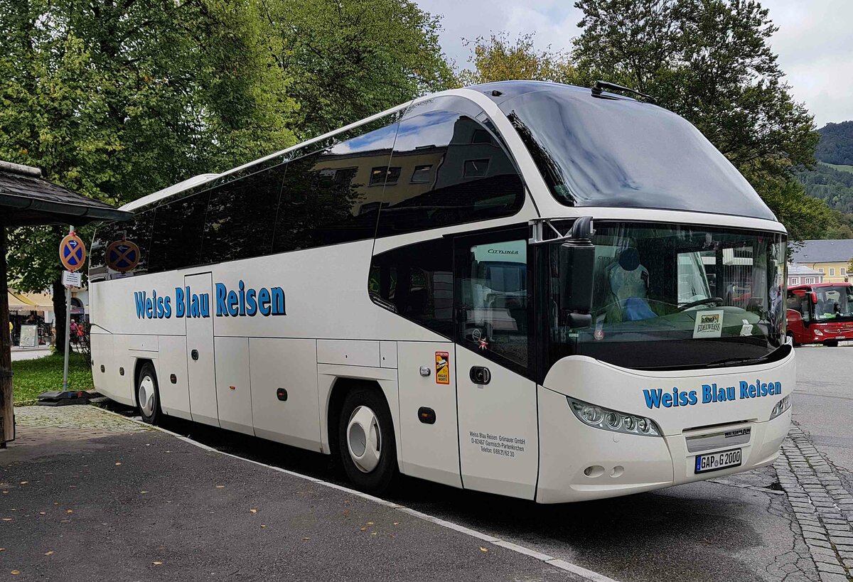 Neoplan Cityliner von WEISS BLAU-REISEN steht im September 2022 in Berchtesgaden