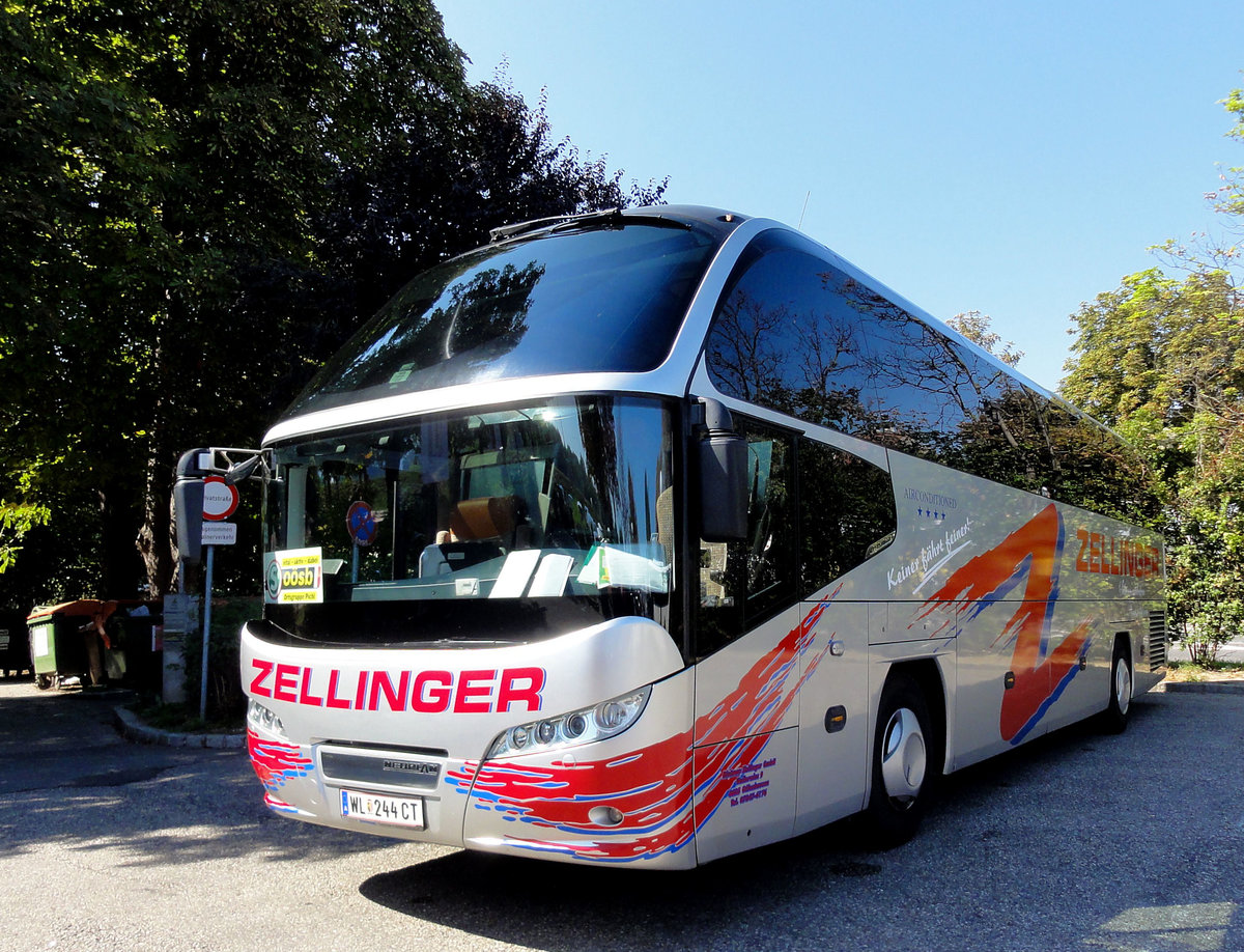 Neoplan Cityliner von Zellinger Reisen aus sterreich in Krems gesehen.