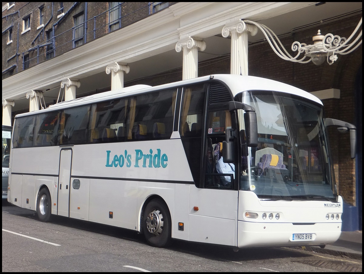 Neoplan Euroliner von Leo's Pride aus England in London.