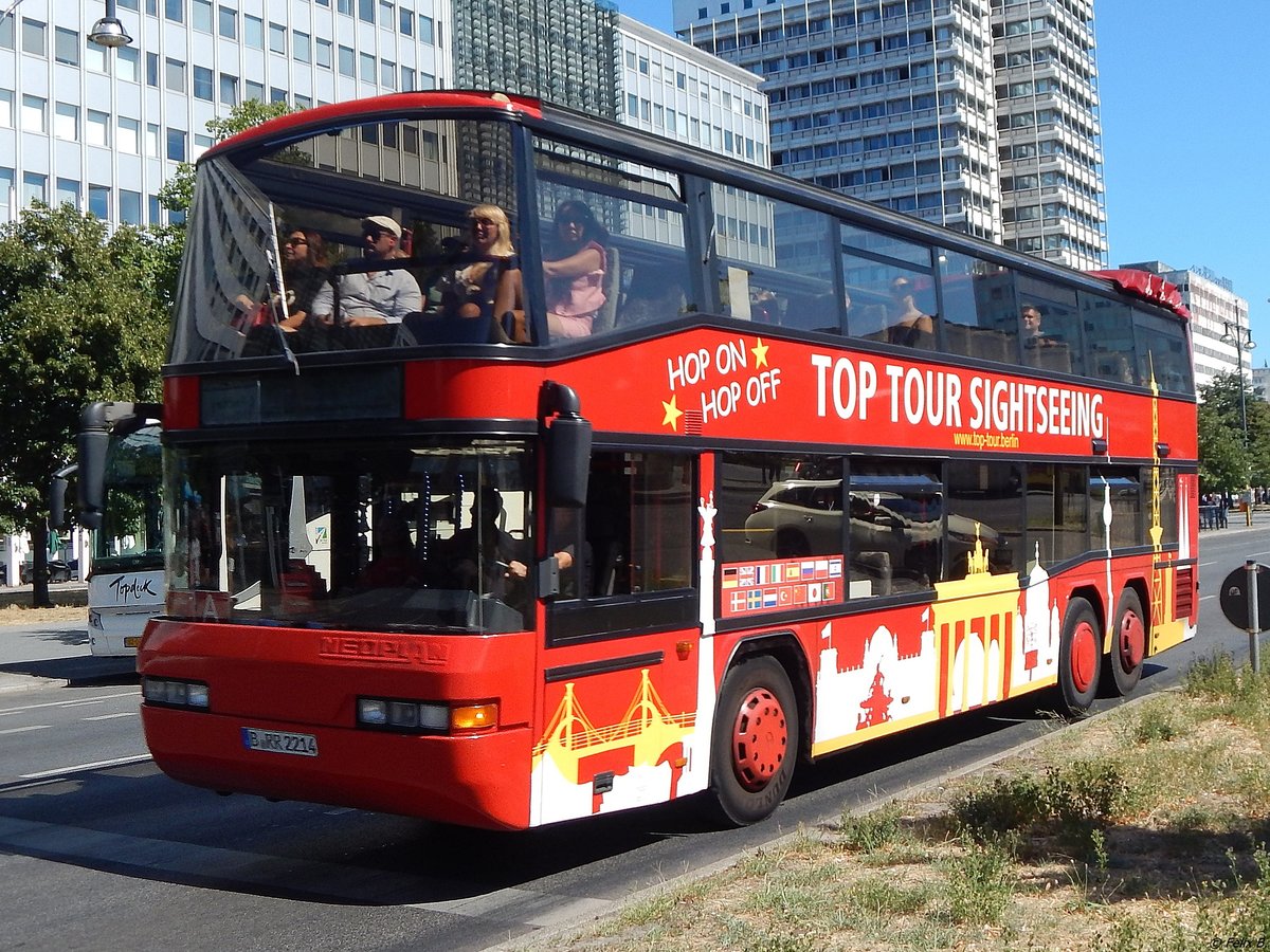 Neoplan N4026/3 von VIP Bus Connection aus Deutschland in Berlin. 