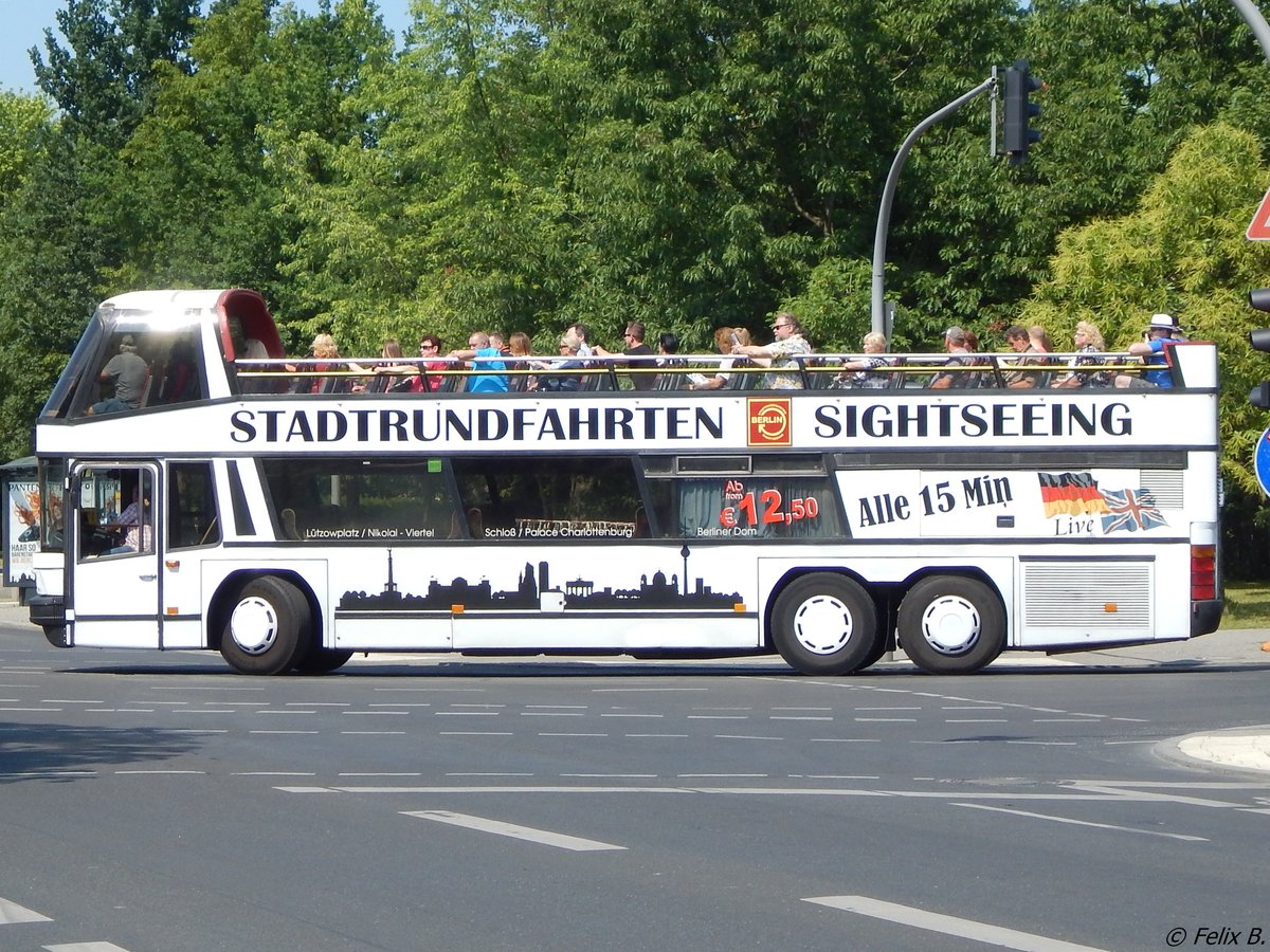 Neoplan Skyliner von Der Tempelhofer aus Deutschland in Berlin.